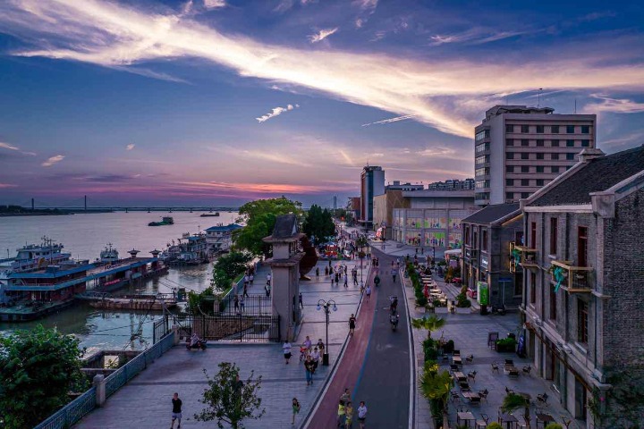 Jingzhou transforms shabby port into hotspot park