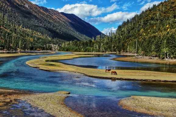 Lost in love song melody, scenery in Kangding