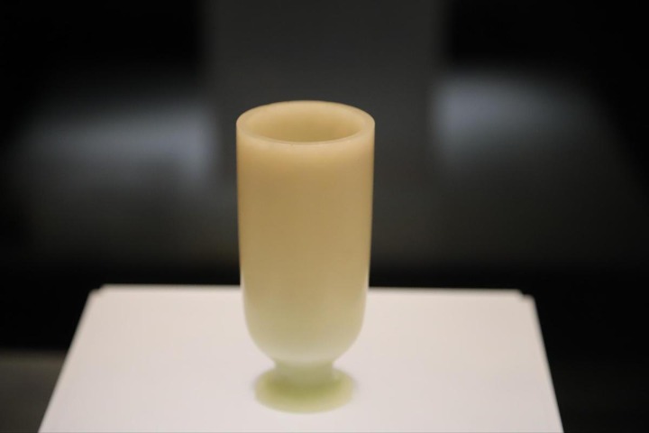 Elegant jade goblet wows visitors at museum in Henan