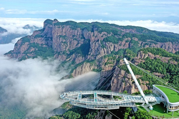 Embrace the last days of summer in Shenxianju scenic area