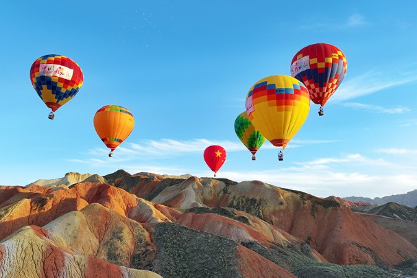 3rd Zhangye Qicai Danxia Hot Air Balloon Carnival kicks off