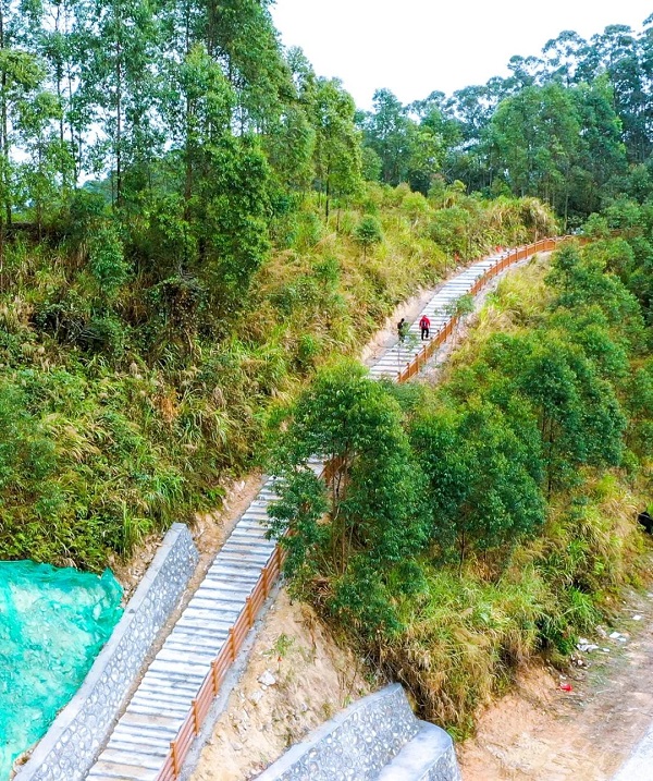 Maicun village’s mountain trail..jpg