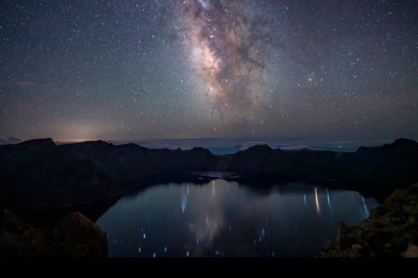 Tianchi Lake under starry sky revealed via time-lapse photography