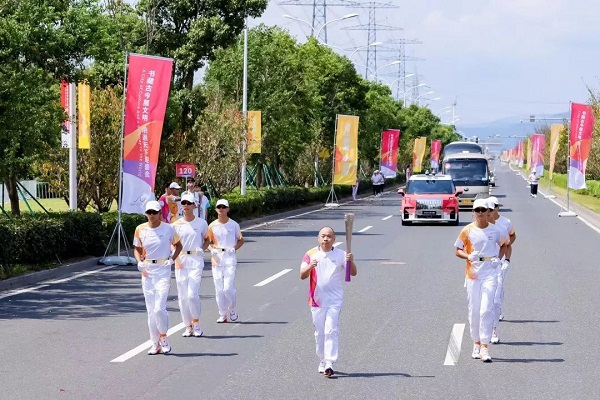 Quzhou entrepreneur carries Asian Games torch