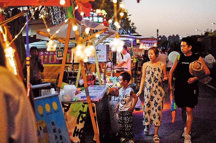 Car trunk fairs provide social opportunities