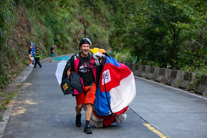 Yahor Arlou wins wingsuit flying championship in Hunan