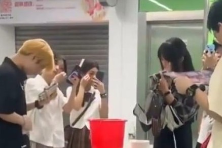 Guangzhou subway passengers must remove scary Halloween makeup before entering