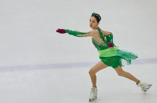 Russian skating star visits Optics Valley