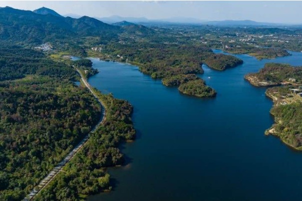 Tranquil beauty of Mulan Lake in Wuhan