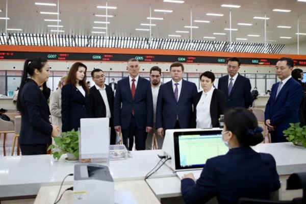 Russian delegation visits Zibo city