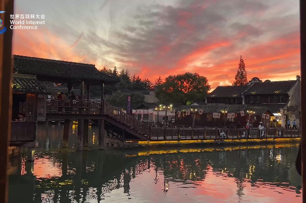 Video: Scenic Wuzhen at dusk