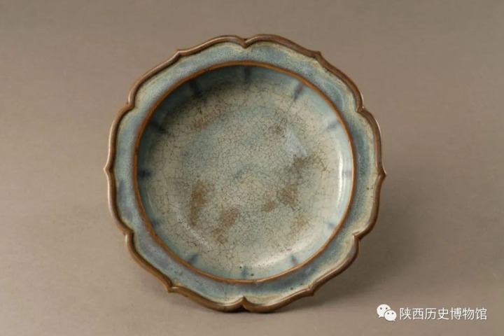 Flower-shaped Jun ware flowerpot stand from the Song Dynasty