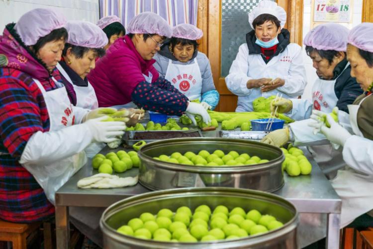 Flavors of tradition: Handcrafted Hongshan glutinous rice dumplings