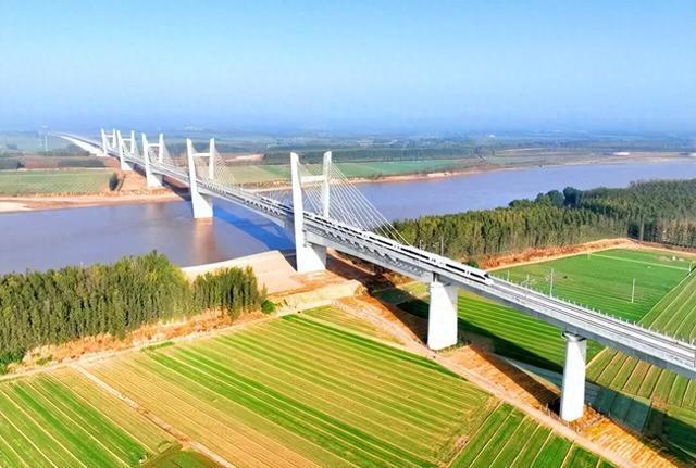 New high-speed railway shortens travel time between Qingdao, Zhengzhou