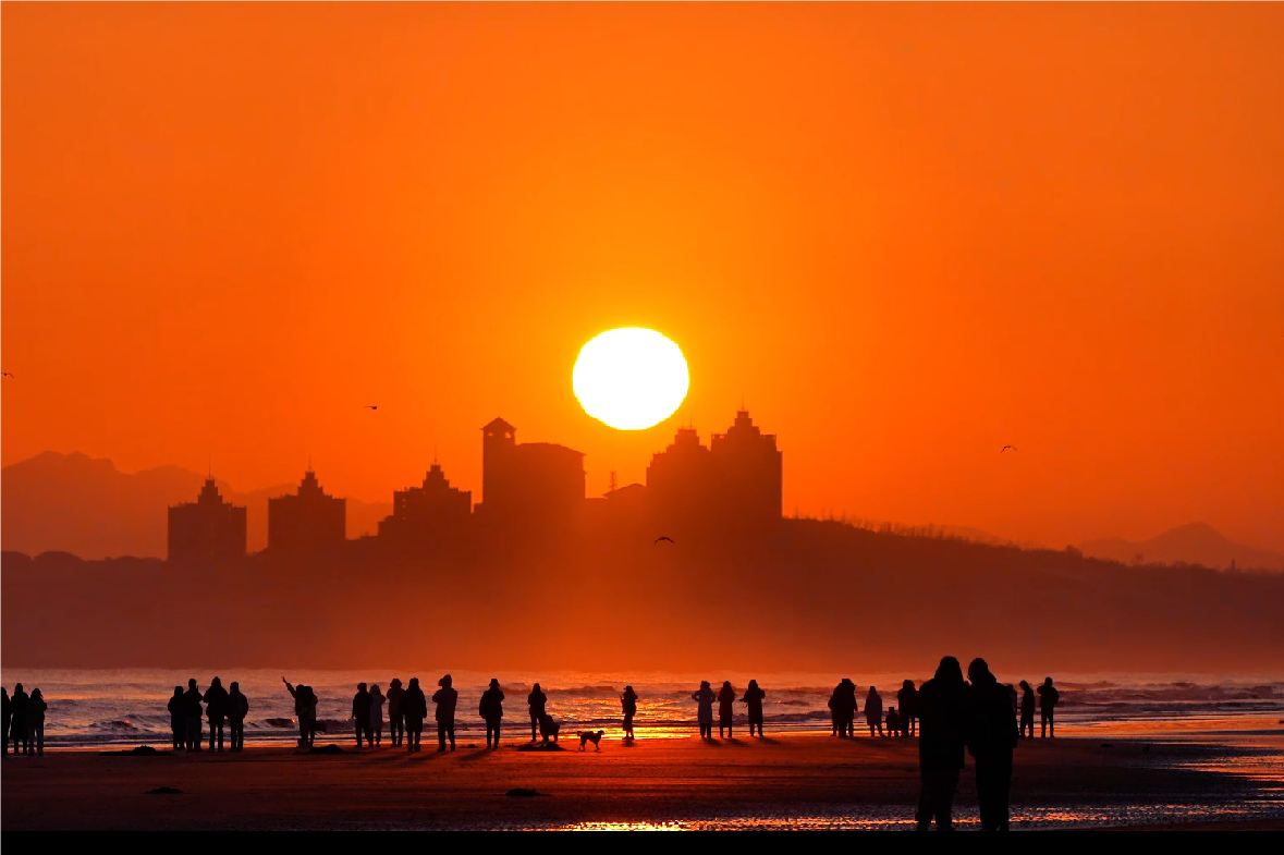 Majestic sunrise marks New Year in Yantai