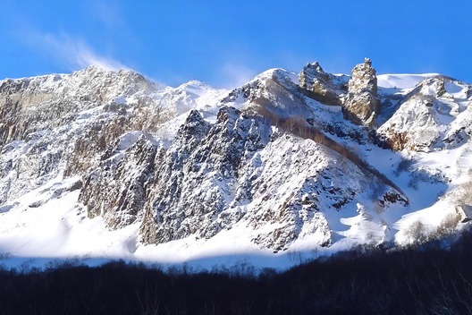 Changbai Mountain waterfall creates winter spectacle