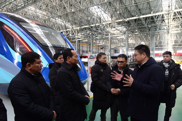 Vietnam Railways delegation visits CRRC Changchun