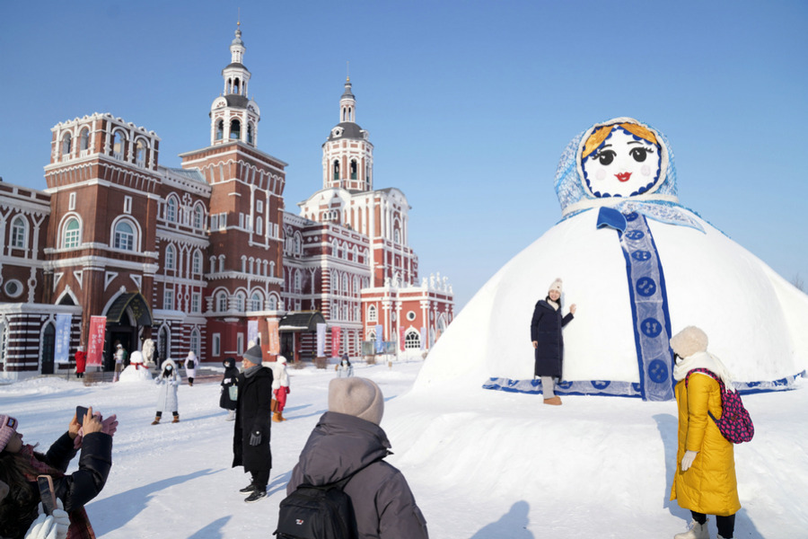 Russian culture-themed park attracts visitors in Harbin