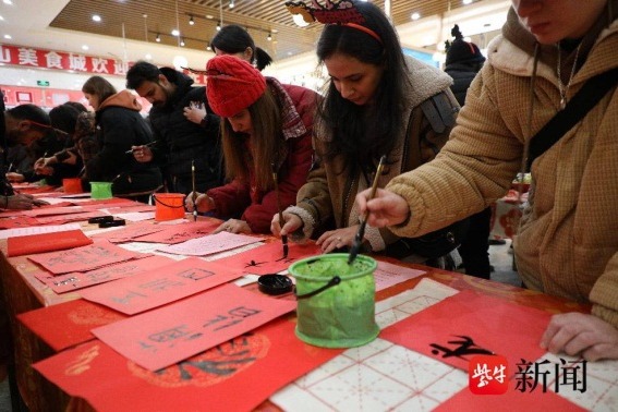 International students in Jiangsu University celebrate Spring Festival