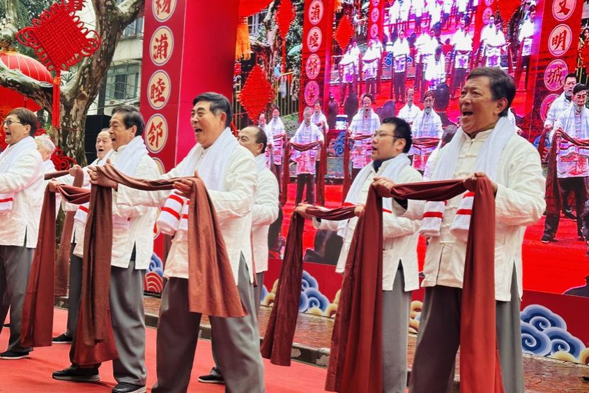 500 performers put on a grand Lantern Festival show in Shanghai