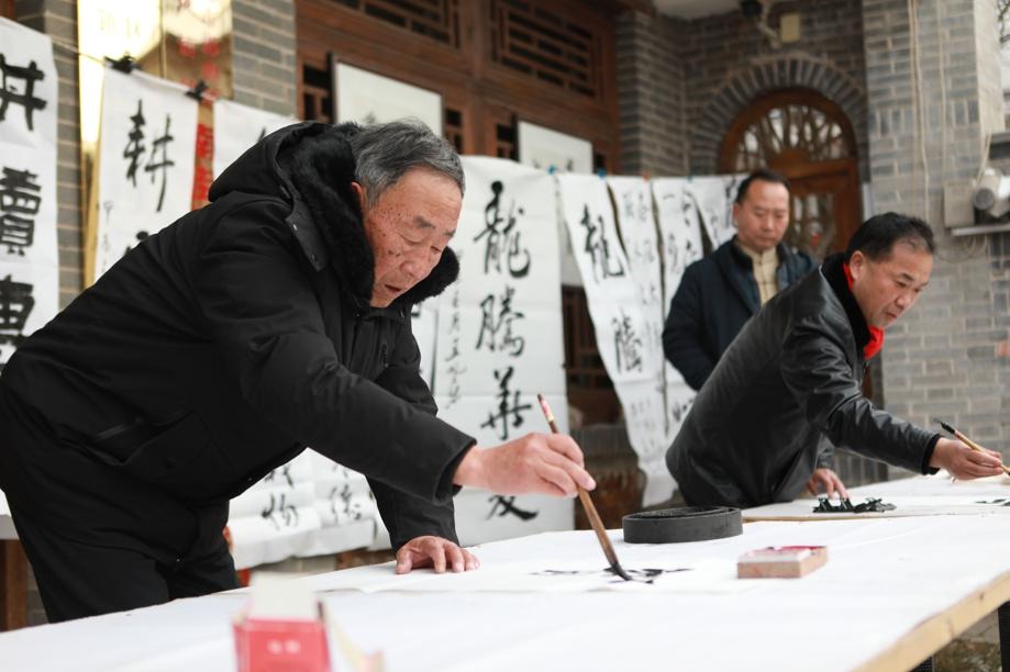 Hebei celebrates lantern festival with music and performances