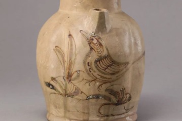 Changsha kiln celadon ewer captures vibrant spring view