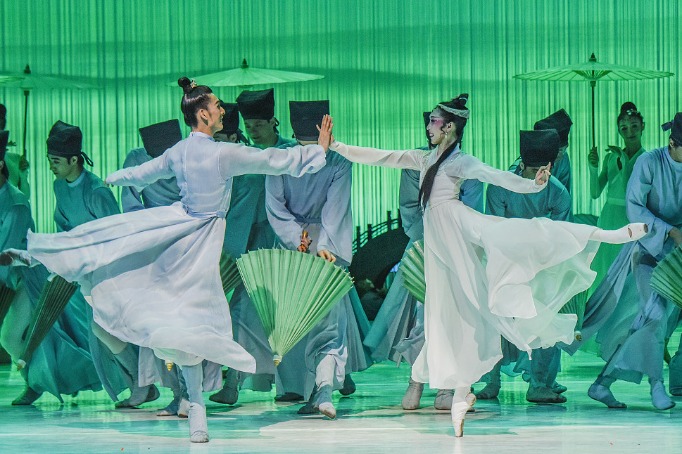 Ballet inspired by love legend graces stage in Nanning