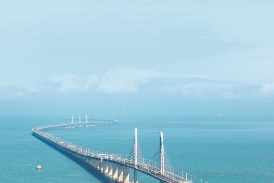 Hong Kong-Zhuhai-Macao Bridge sees record-breaking traffic