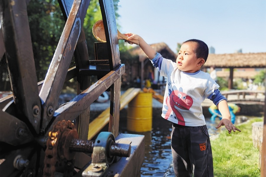 Neighborhood provides children hands-on experience with nature