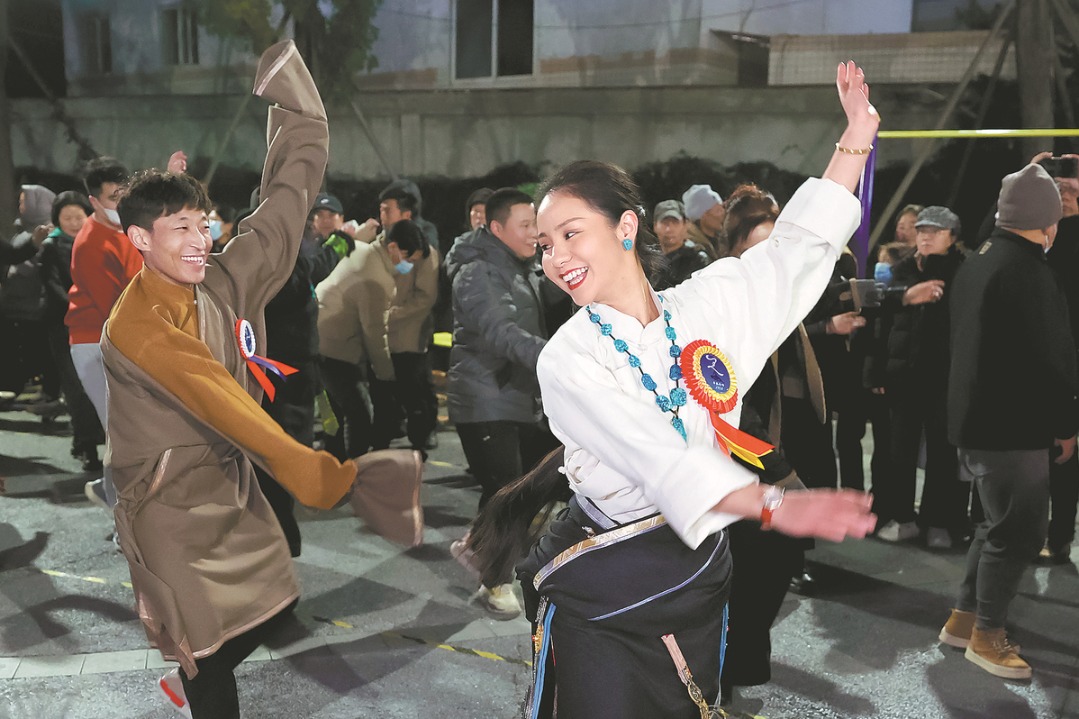 Traditional Tibetan dance gains fans in Chengdu