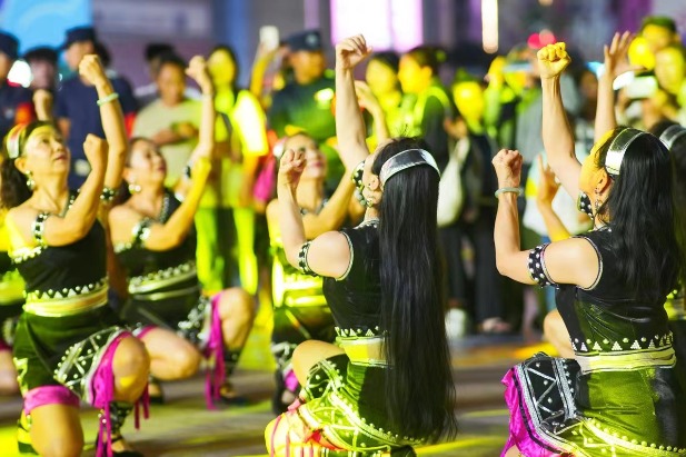 The first Yunnan Folk Dance Competition shines in Kunming