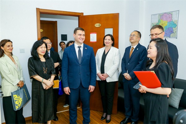 Belarusian minister of education visits BFSU