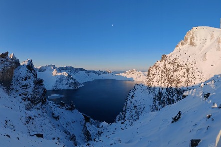 Tianchi Lake in Jilin enters its thawing season