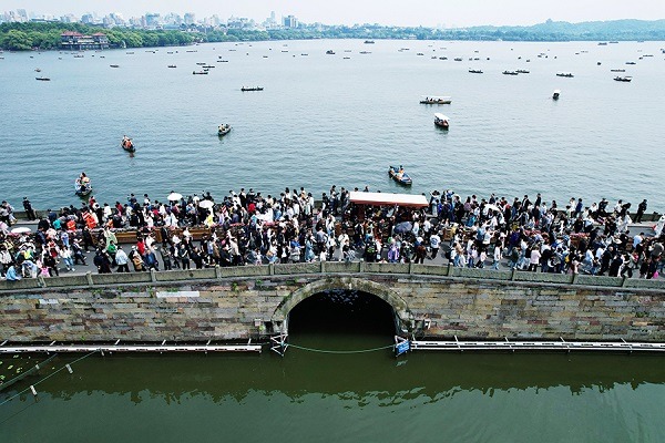 Zhejiang's population increasing