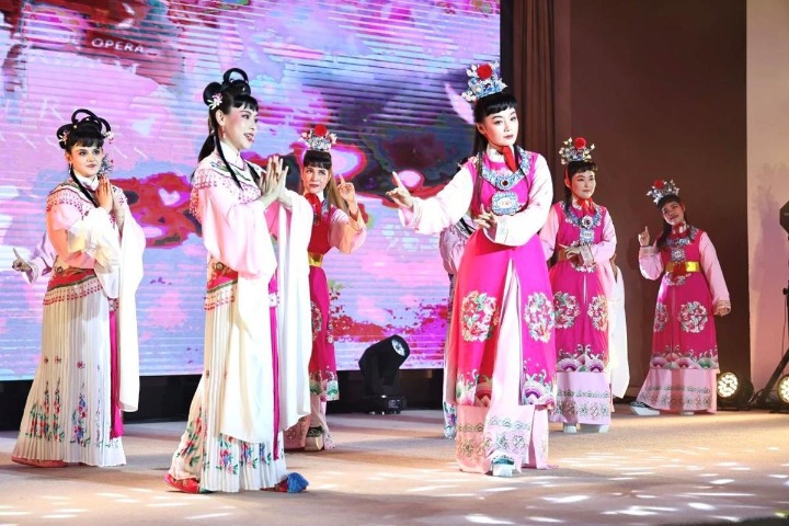 Cultural gala concludes 'Multi-Cultural Bridge' events at Fudan University