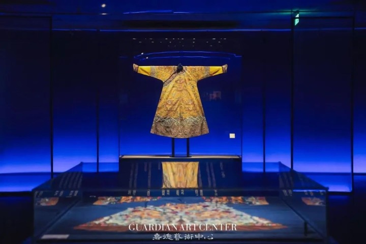 Stunning Qing Dynasty imperial attire on display in Beijing
