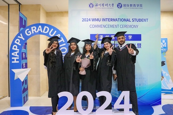 Intl doctors graduate from Wenzhou Medical University