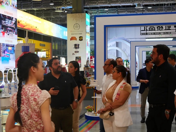 ​Honduras Congress Delegation visits Hongqiao Import Commodity Exhibition and Trading Center
