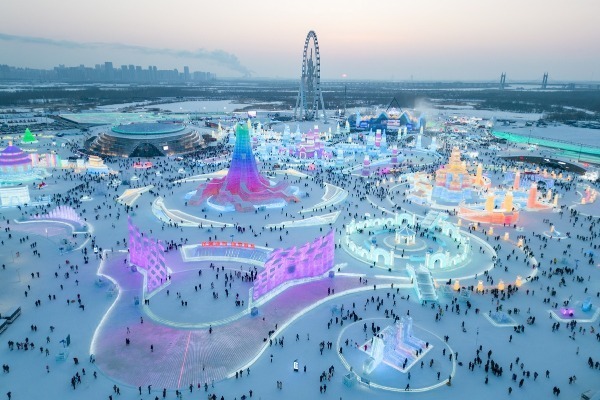 World's largest indoor ice, snow theme park opens in China's Harbin