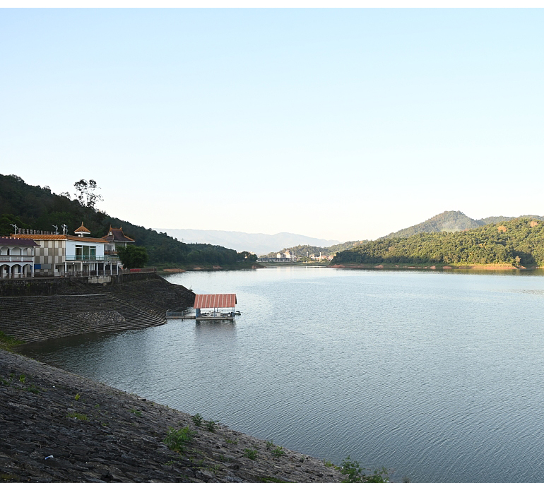 Peacock Lake Tourist Resort, Yunnan province