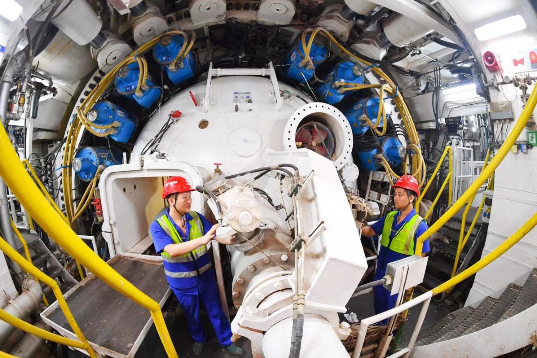 Guangzhou's Haizhu Bay Tunnel achieves major engineering milestone