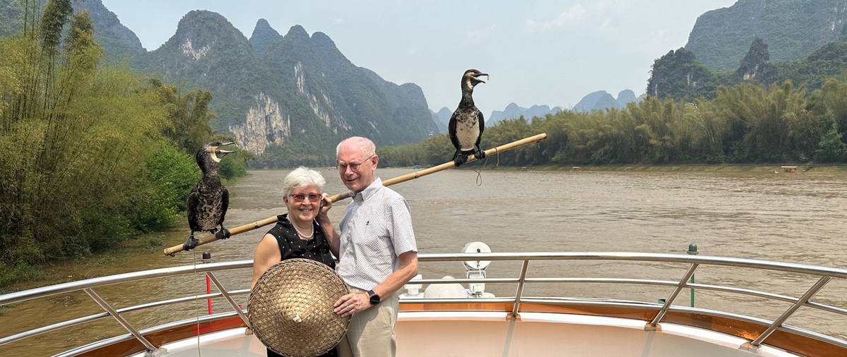 Former prime minister of Belgium explores Guilin's cultural, natural treasures