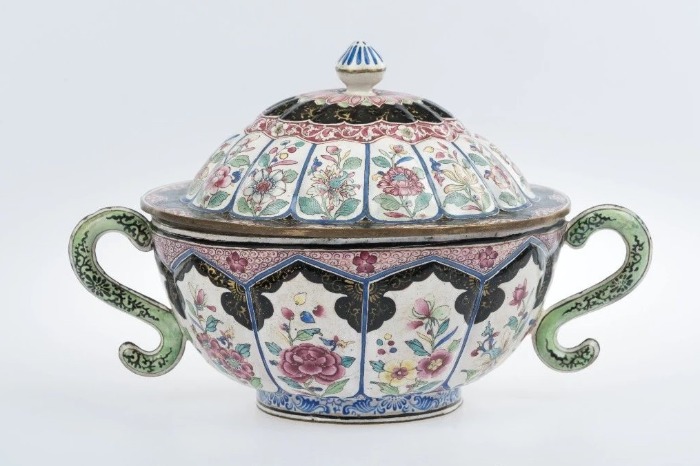 Discover the beauty of Cantonese enamel at Hubei exhibition