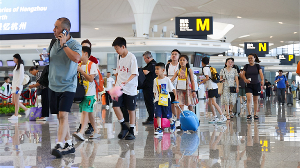 Hangzhou Intl Airport records daily passenger traffic