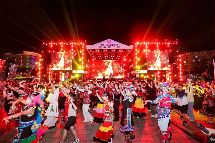 Food culture festival blends with folk dance in Yunnan