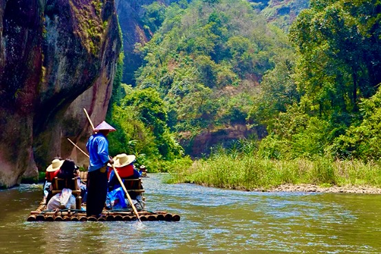 Shangqing Stream flows with tourism