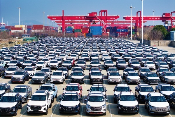 Chinese carmakers go global in two-way drive