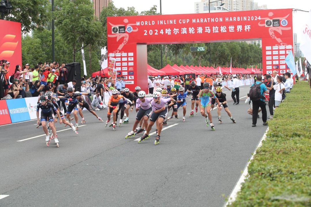 10,000 skaters compete in Harbin roller marathon