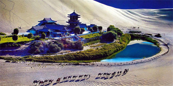 Crescent Moon Spring, Dunhuang