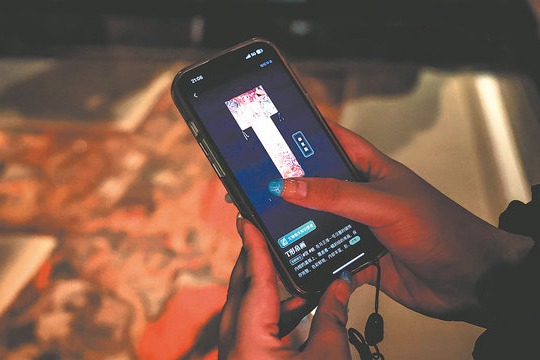 App offers detailed views of museum exhibits